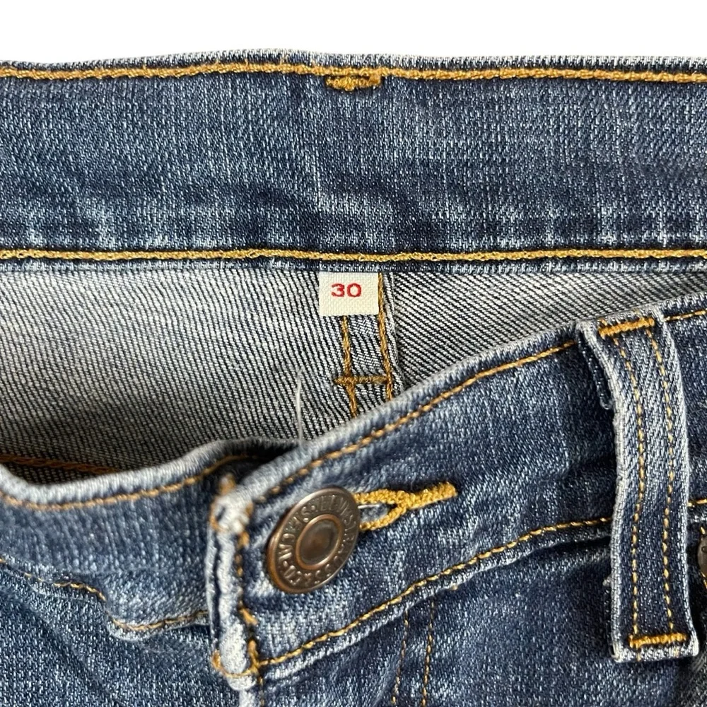 Levi’s Women’s Cropped Cuffed Capri Jeans Medium Wash Size 30 Casual Denim